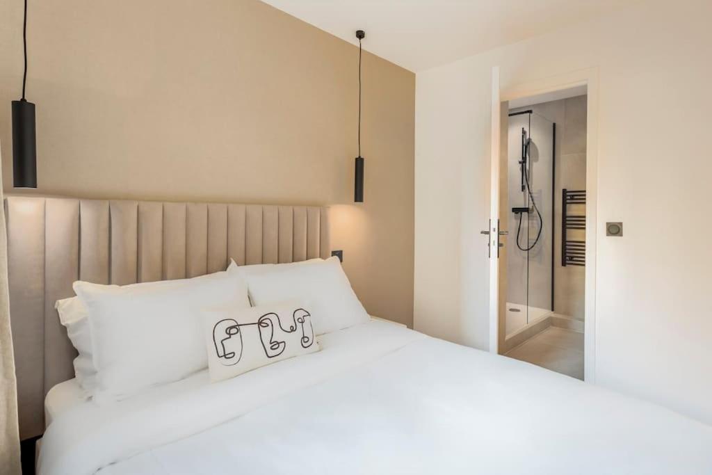 Апартаменты Luxurious 3 Min Walk From Eiffel Tower Париж Экстерьер фото