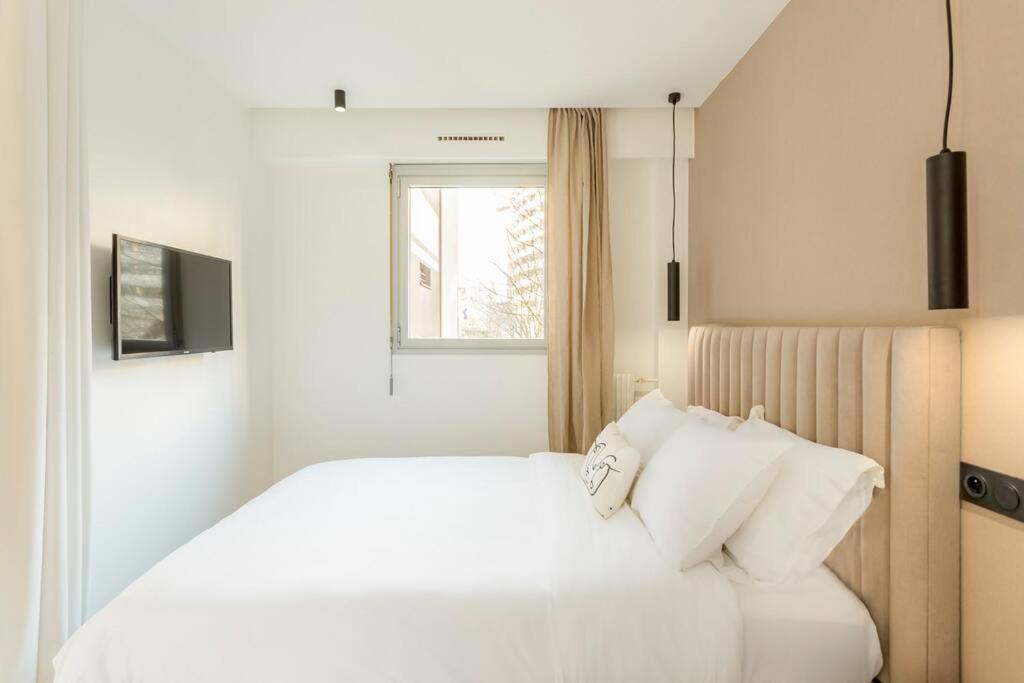 Апартаменты Luxurious 3 Min Walk From Eiffel Tower Париж Экстерьер фото